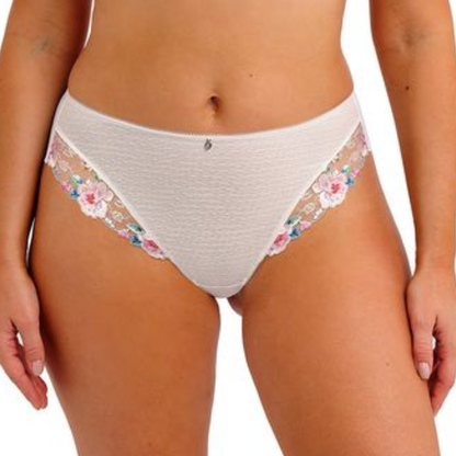 Lillia Thong